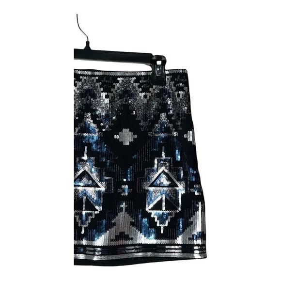 1807. EXPRESS ALL SEQUINS MINI LENGTH SKIRT BLACK/SILVER/BLUE IN COLOR SIZE SM - Picture 3 of 8